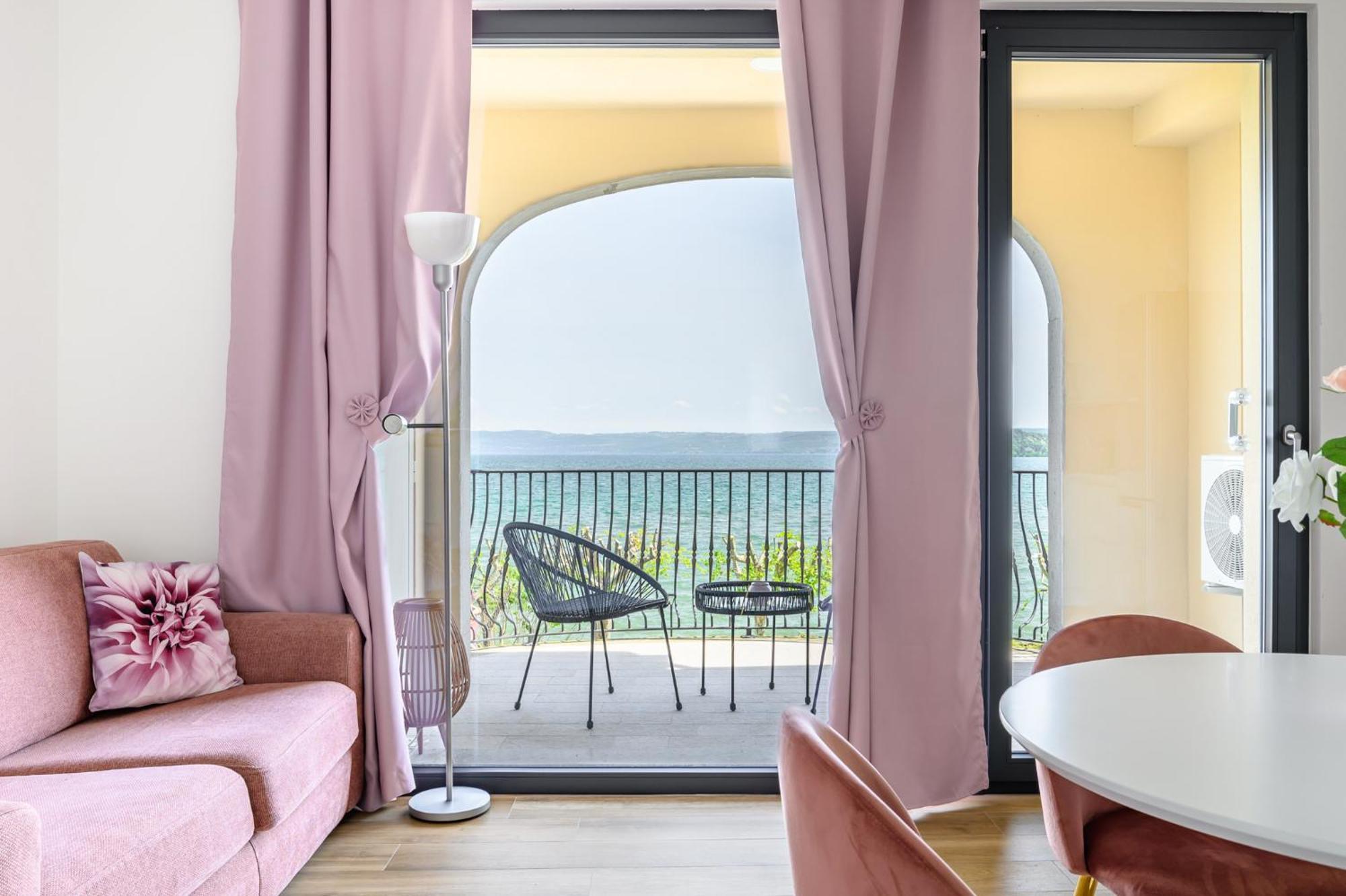 Casa Vacanze Maddalena - Palazzetto Sul Lago - Diamante Rosa Marta Room photo