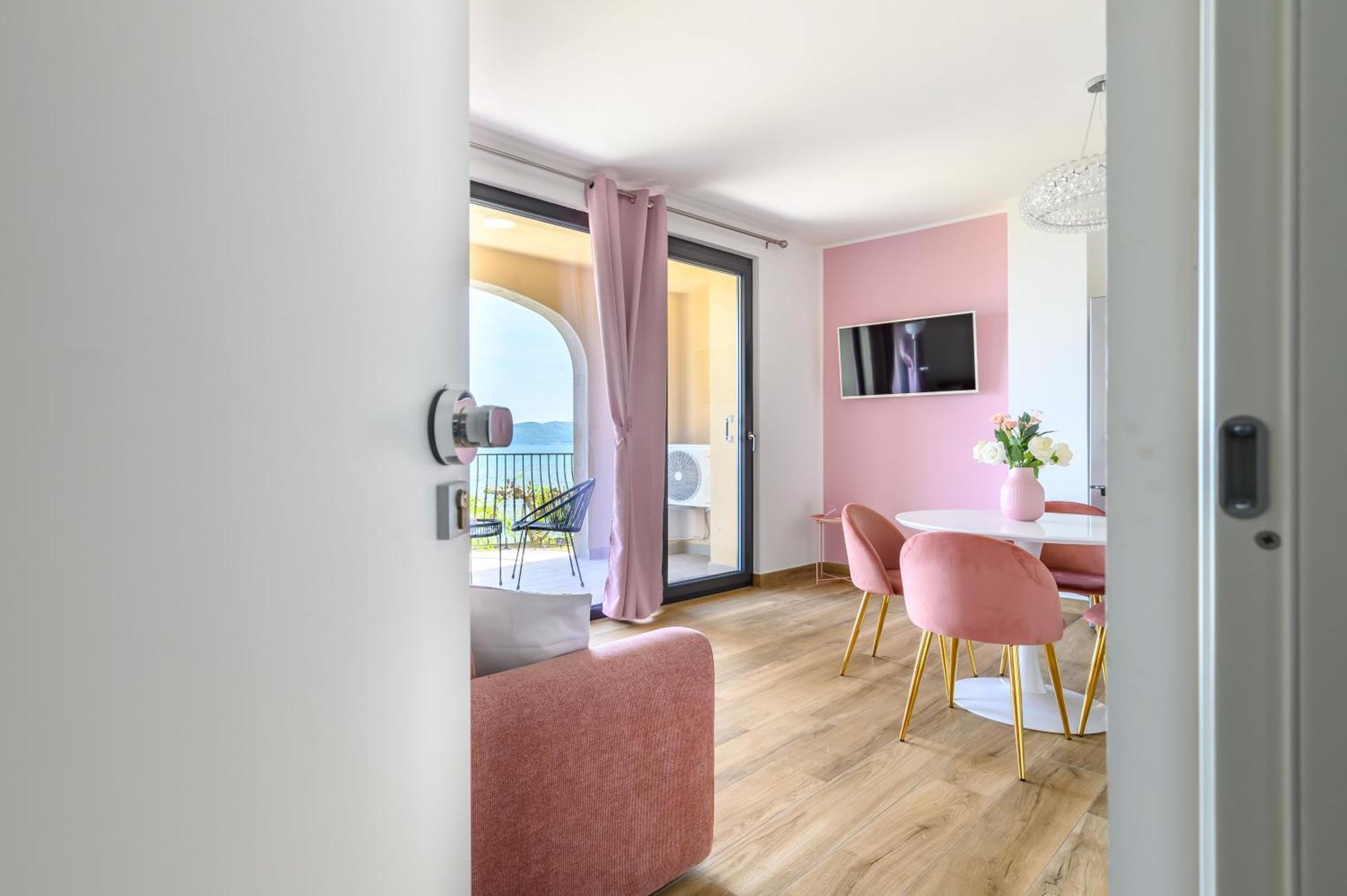 Casa Vacanze Maddalena - Palazzetto Sul Lago - Diamante Rosa Marta Exterior photo