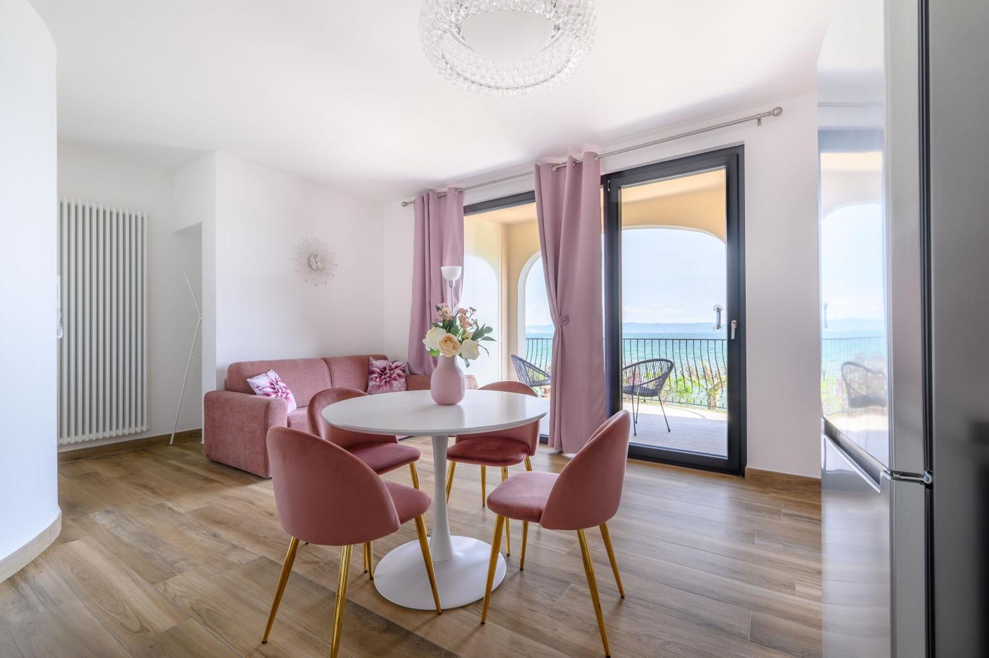 Casa Vacanze Maddalena - Palazzetto Sul Lago - Diamante Rosa Marta Exterior photo