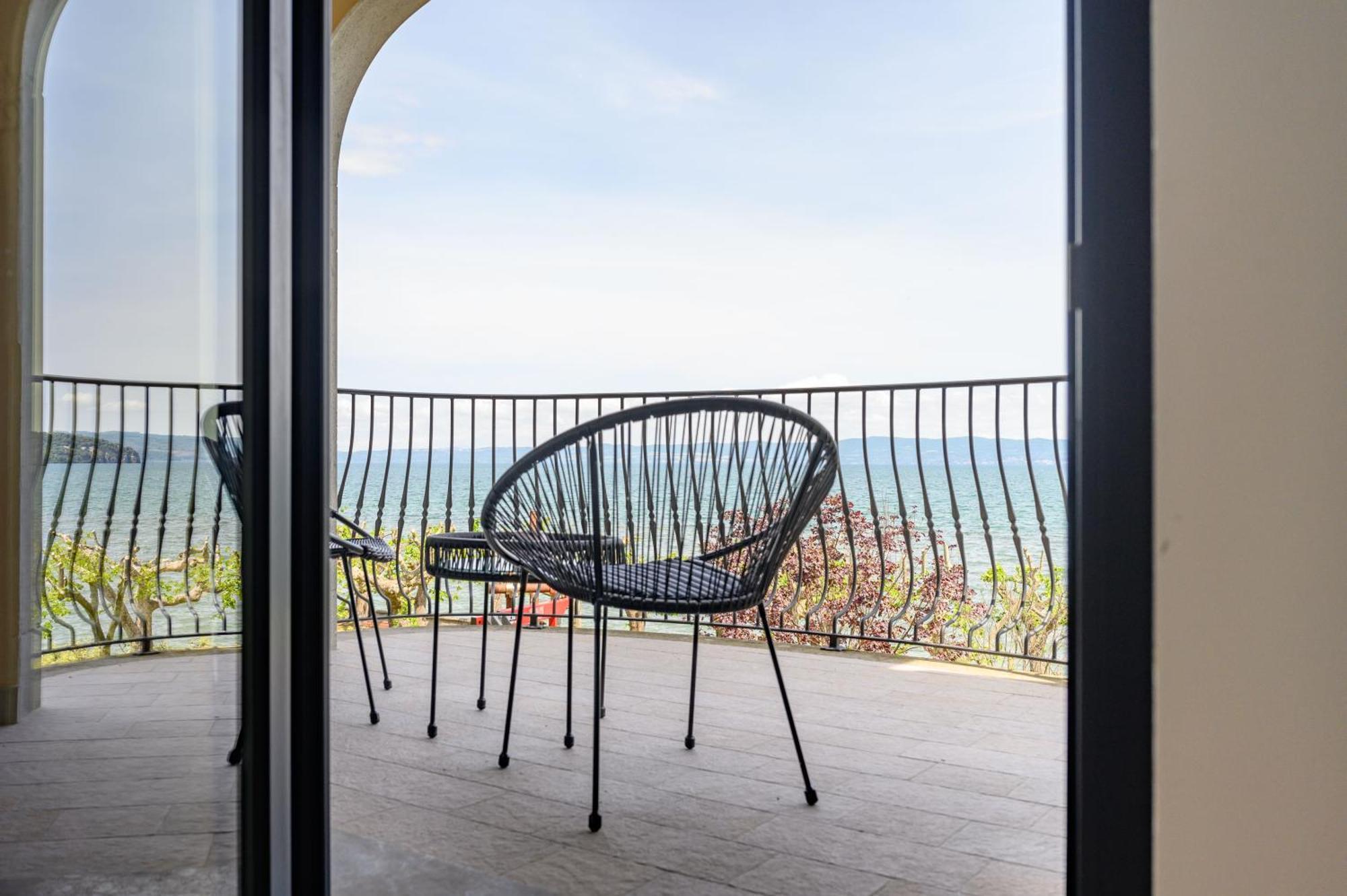 Casa Vacanze Maddalena - Palazzetto Sul Lago - Diamante Rosa Marta Exterior photo